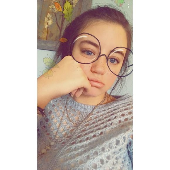 Meet your Posher, Hannah - Picture 1 of 1